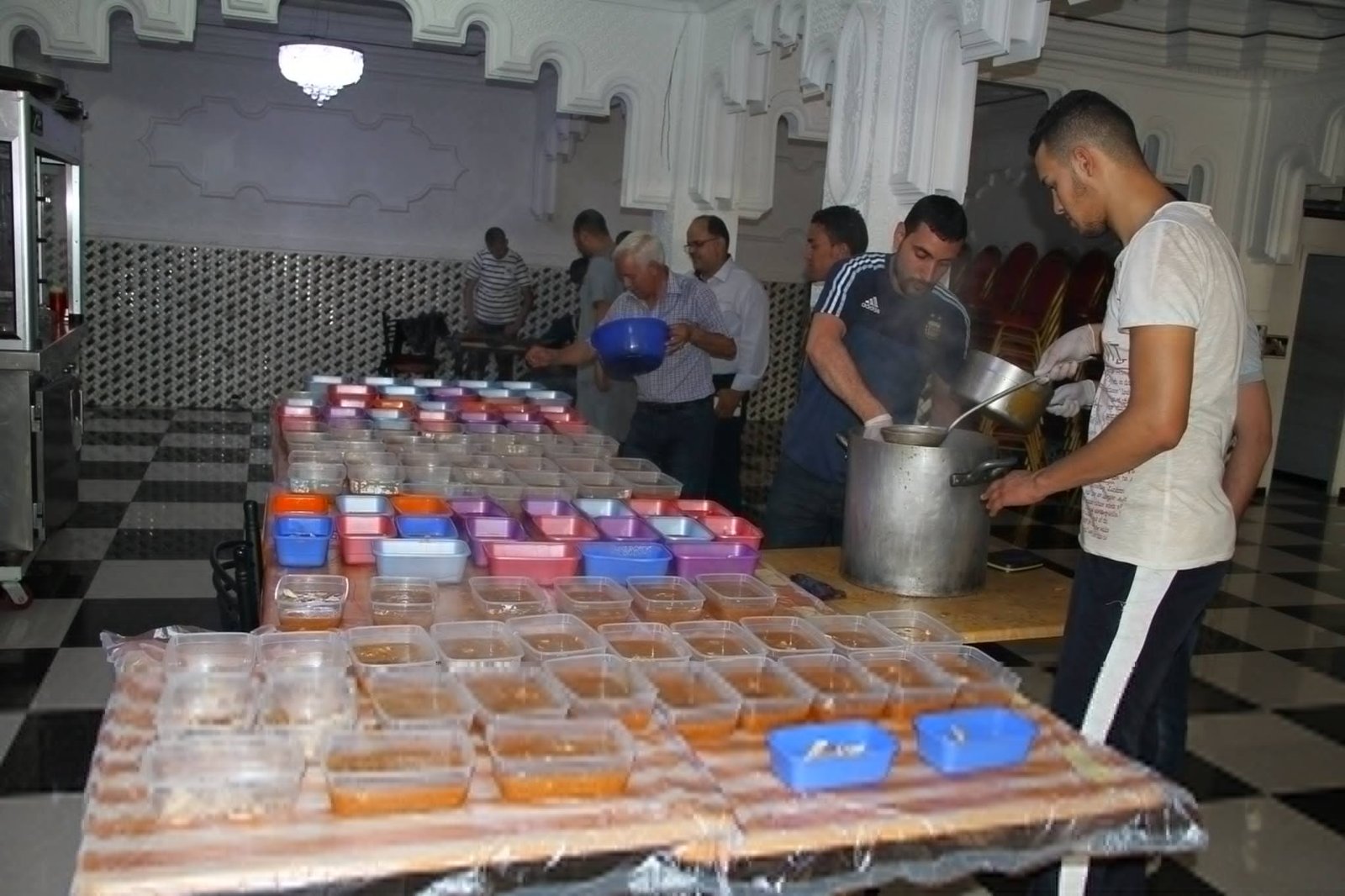 التبرعات والمساعدات